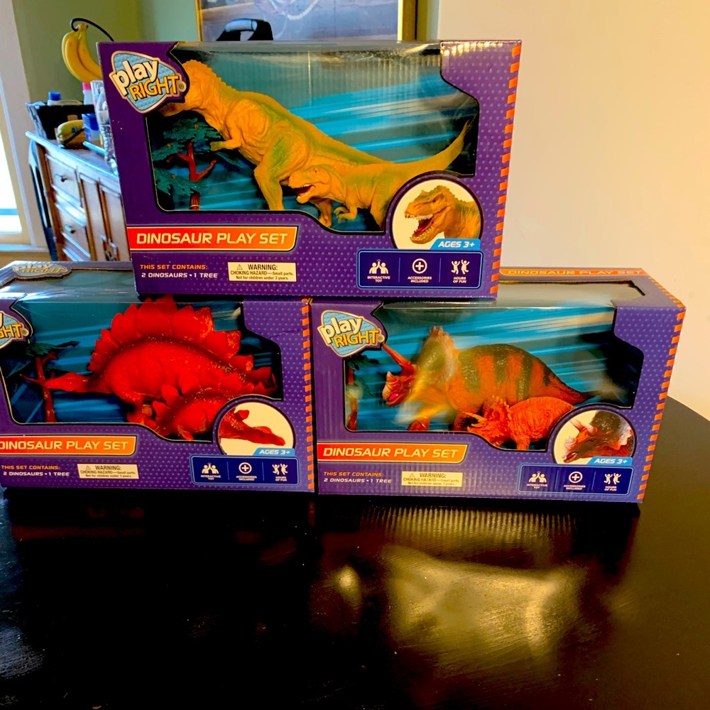 ❤️Six Dinosaur Figures Play Set w/ three Trees “ New